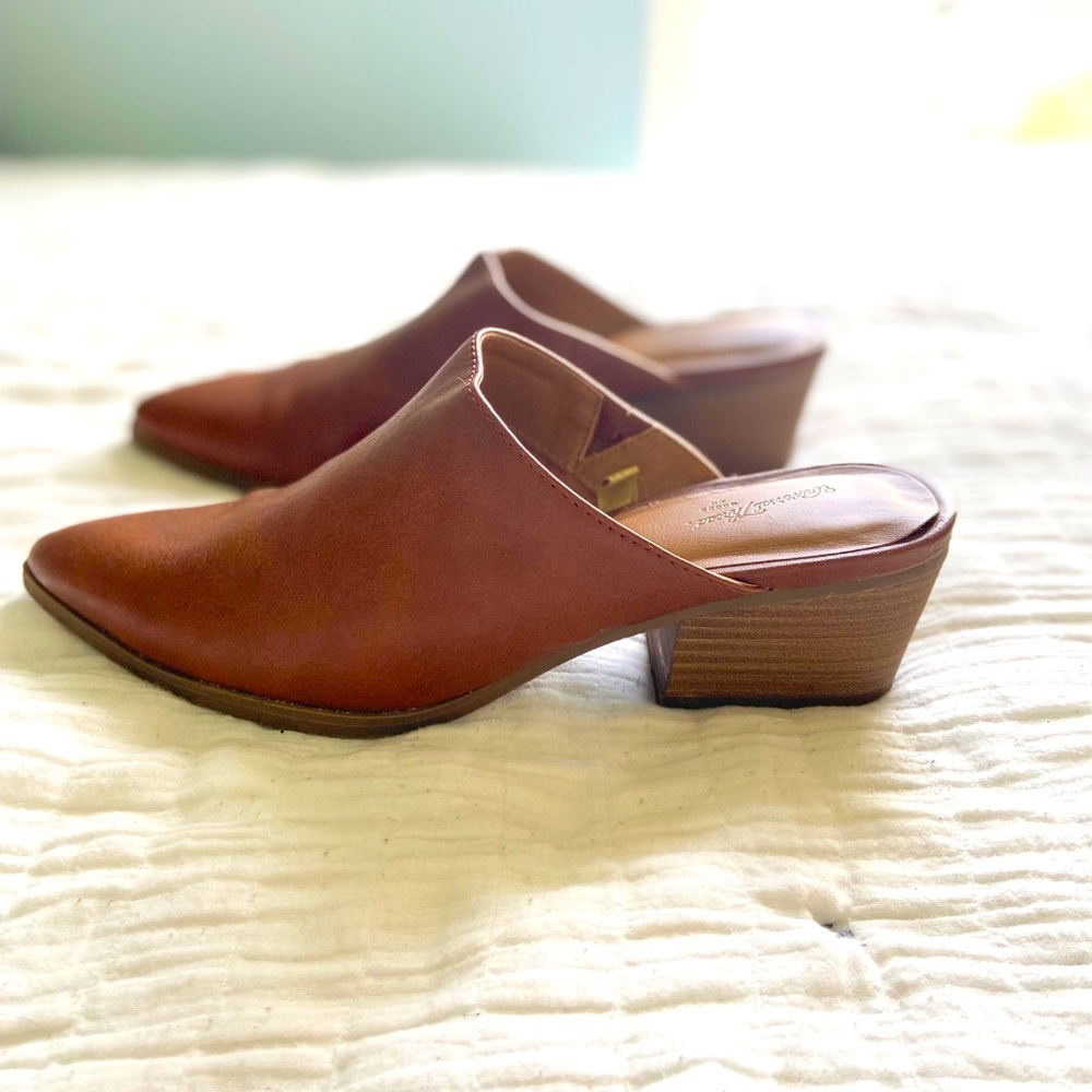 Universal Thread Women’s Shoes, Size Small with Heel - Picture 5 of 5